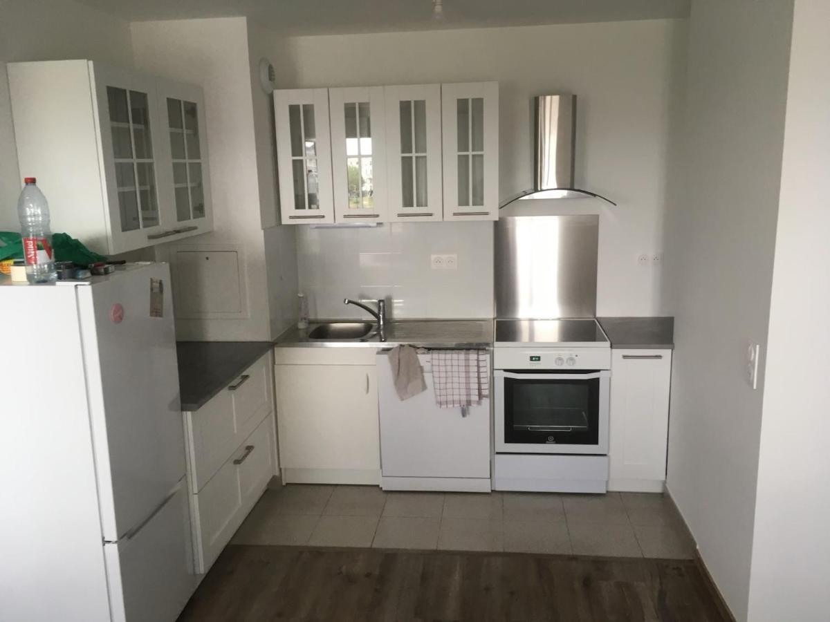 3 Room Flat In Parklane - 1,5Km Disney Serris Bagian luar foto