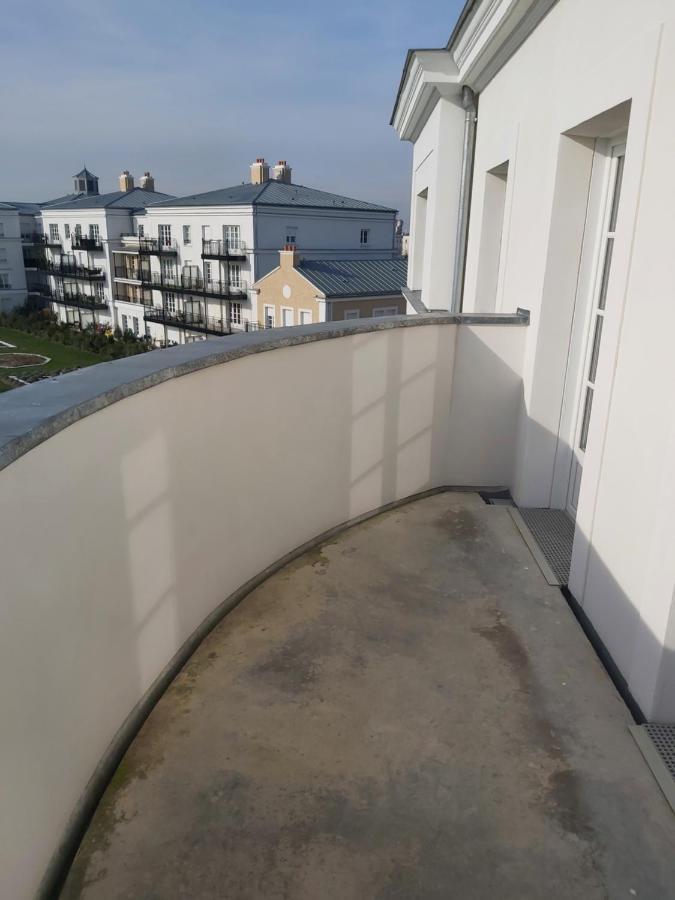 3 Room Flat In Parklane - 1,5Km Disney Serris Bagian luar foto