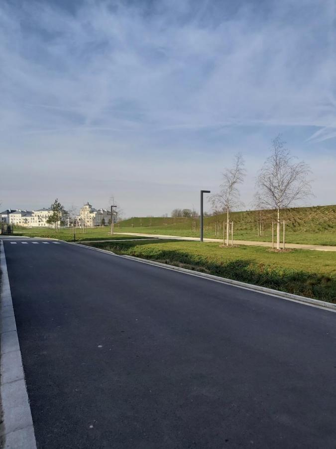3 Room Flat In Parklane - 1,5Km Disney Serris Bagian luar foto